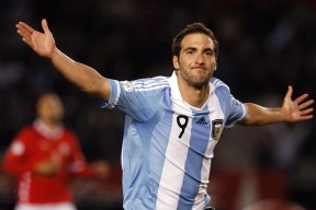 刷新纪录引发热议！，莎拉波娃在FPX比赛中败北上演精彩一战