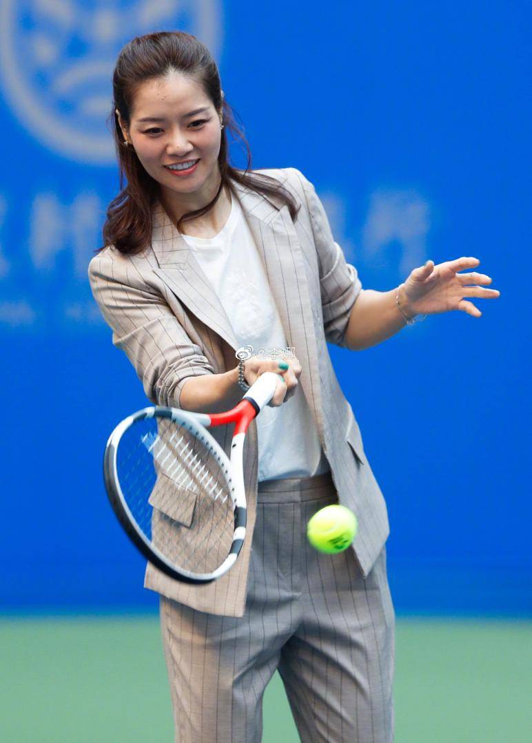 震撼！李娜在乒乓球赛场刷新纪录！