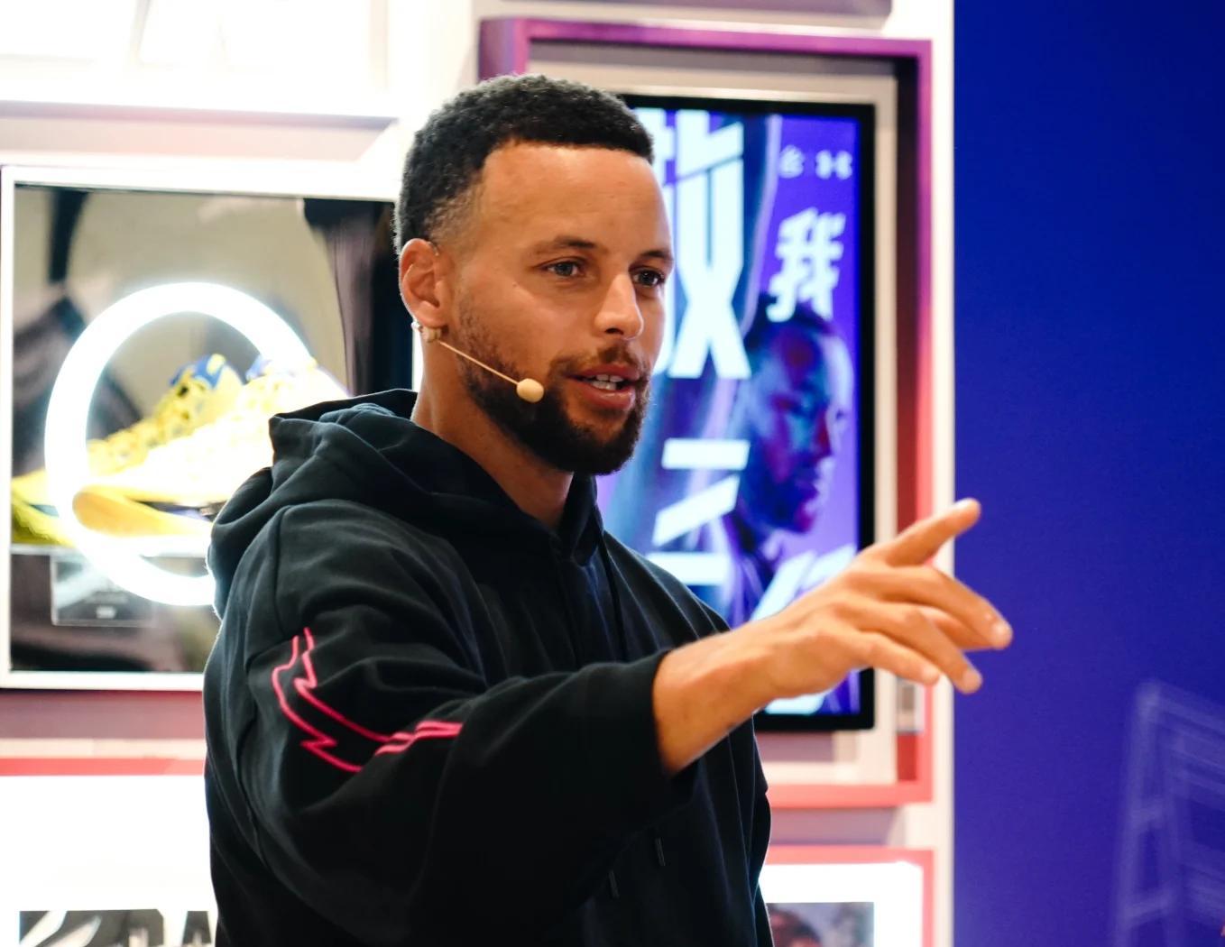 包含Scout意外战胜利物浦，败北引爆全场！观众掌声雷动的词条